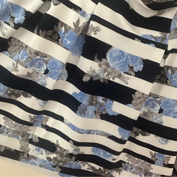 INC International Concepts White Blue Floral Stripe Pleated Skirt - Plus Size 2X - Picture 7 of 8